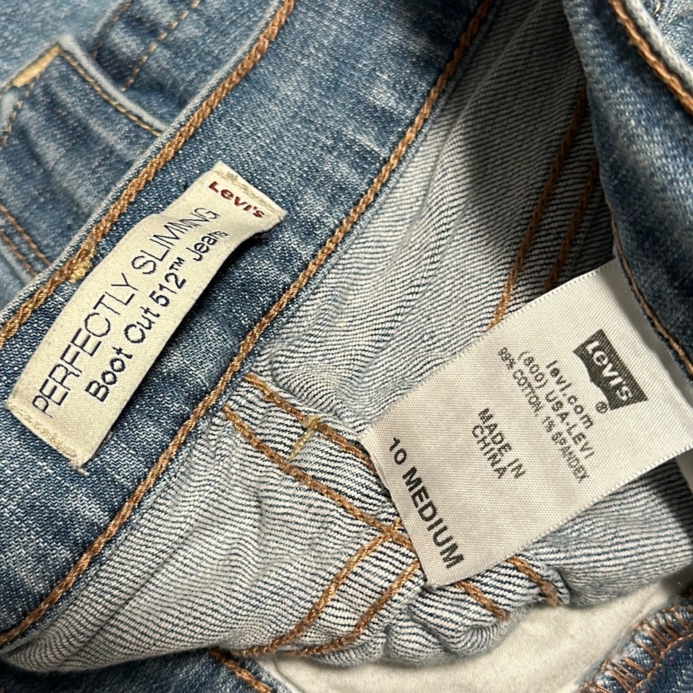 Levi's Women's Perfectly Slimming Boot Cut 512 Jeans - Picture 10 of 11